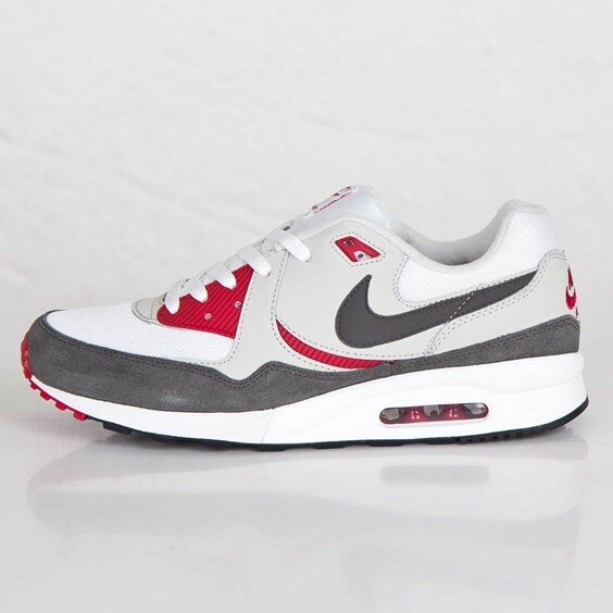 Nike Air Max Light Essential Chaussure Homme Code de Style: 631722-105 Blanc / Moyen Cendres / Gymnase Frêne Rouge / Lumière