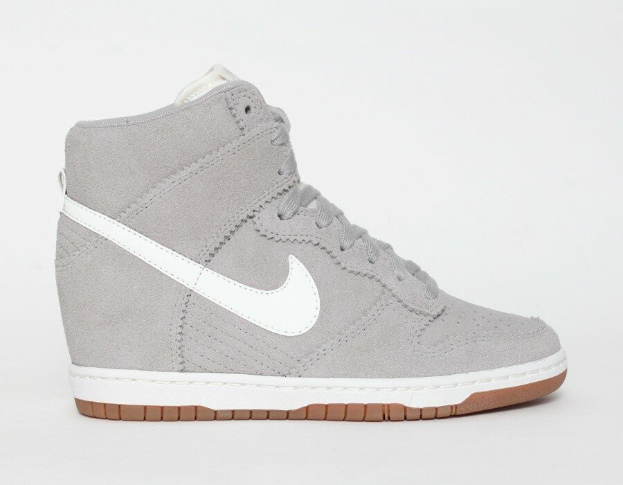 Baskets Nike Dunk Sky High (Haute) Suede (Daim) Femme La Gomme Blanc Gris