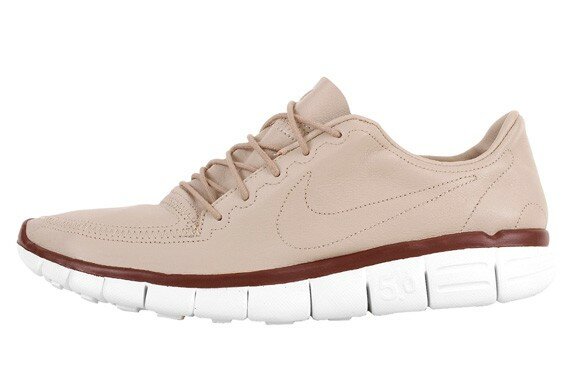 Chaussures de Running Nike Free 5.0 V4 Deconstruct Laced Leather (Cuir) Femme Code de Style: 525247-222 Sandtrap / Voile ?quipe Brun