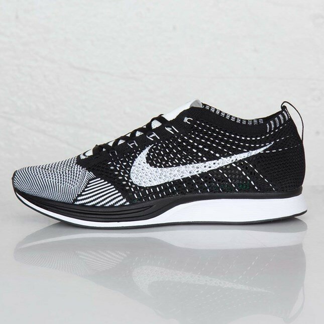 Nike Flyknit Racer Chaussures de Running Femme Code de Style: 526628-011 Noir / Blanc / Blanc